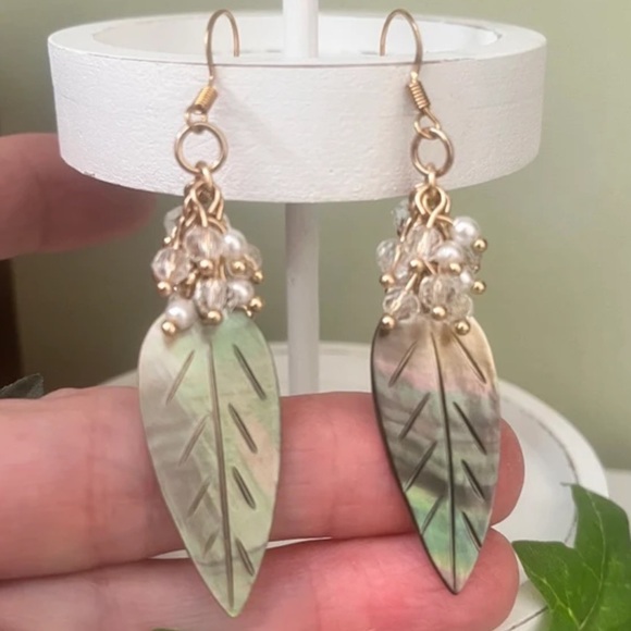 Shell Feather Charms With Glass Pearl Clusters Lightweight Earrings - Picture 1 of 6